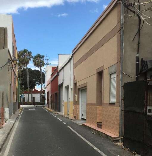 Calle de Alcalde Móstoles, en San Antonio, donde se han producido los dos robos (Foto TA)
